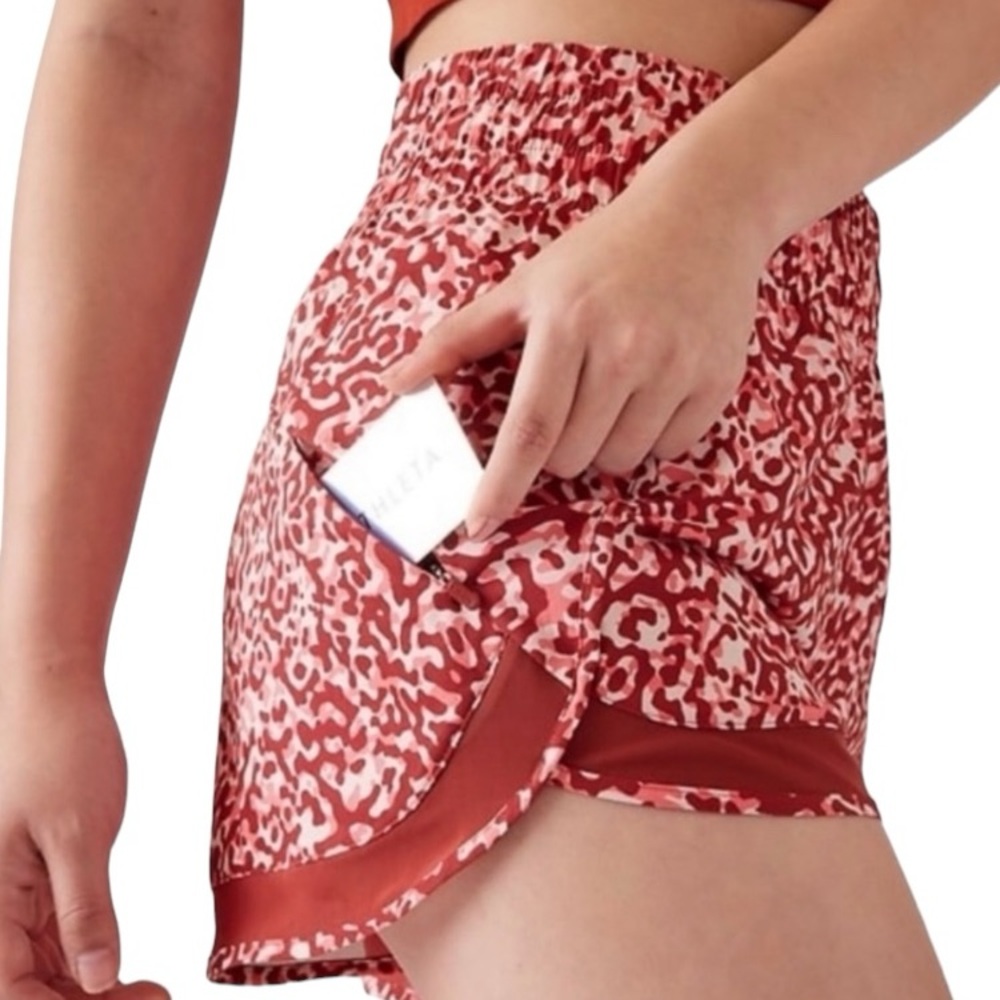 NWOT Athleta mesh racer run high 3 short size M